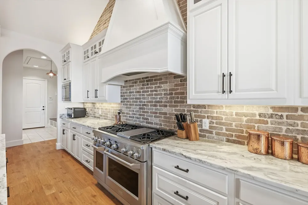 7105 W Hells Gate Drive Strawn, TX 76475