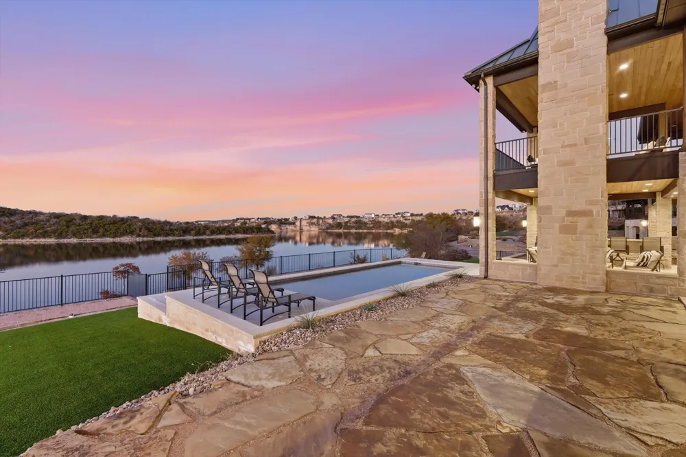 7105 W Hells Gate Drive Strawn, TX 76475