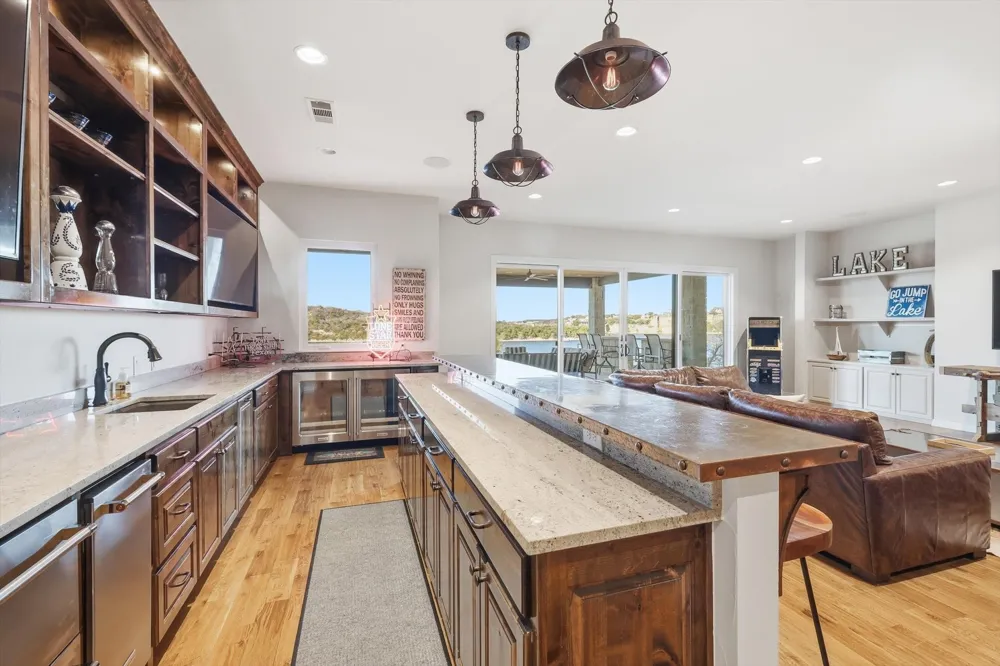 7105 W Hells Gate Drive Strawn, TX 76475
