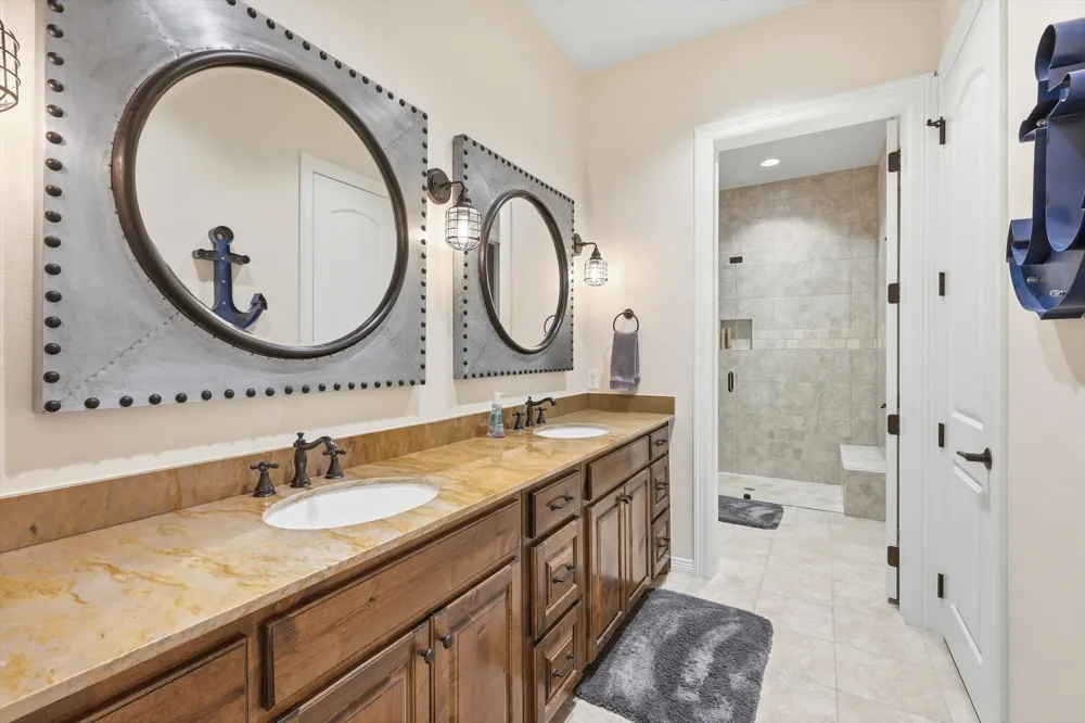 7105 W Hells Gate Drive Strawn, TX 76475