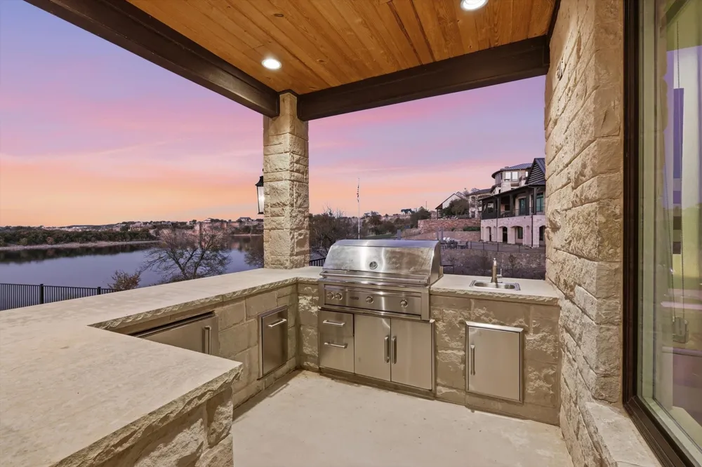 7105 W Hells Gate Drive Strawn, TX 76475