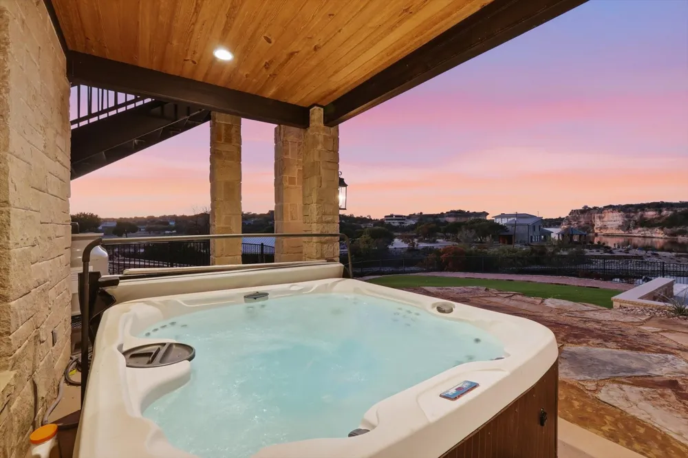 7105 W Hells Gate Drive Strawn, TX 76475