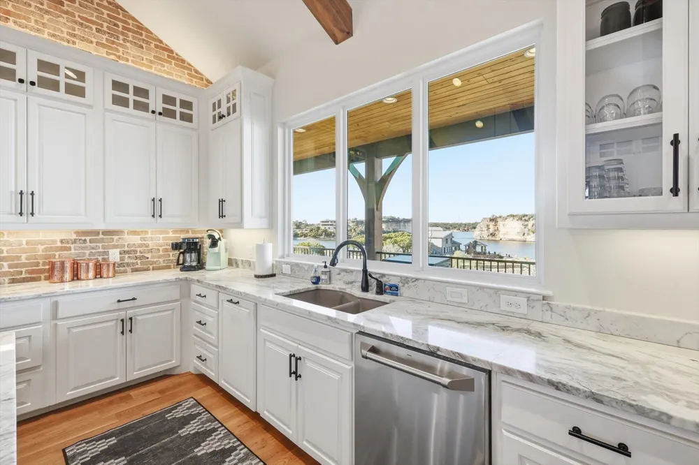 7105 W Hells Gate Drive Strawn, TX 76475