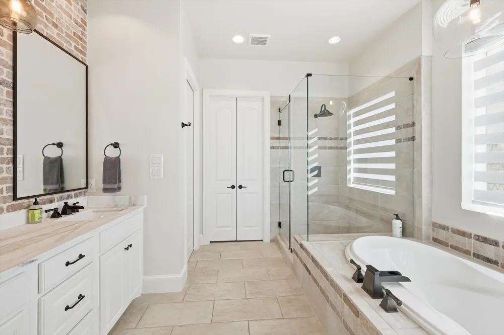 7105 W Hells Gate Drive Strawn, TX 76475