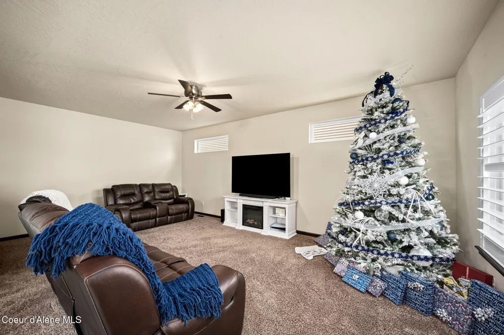 8072 SCOTSWORTH STREET Post Falls, ID 83854