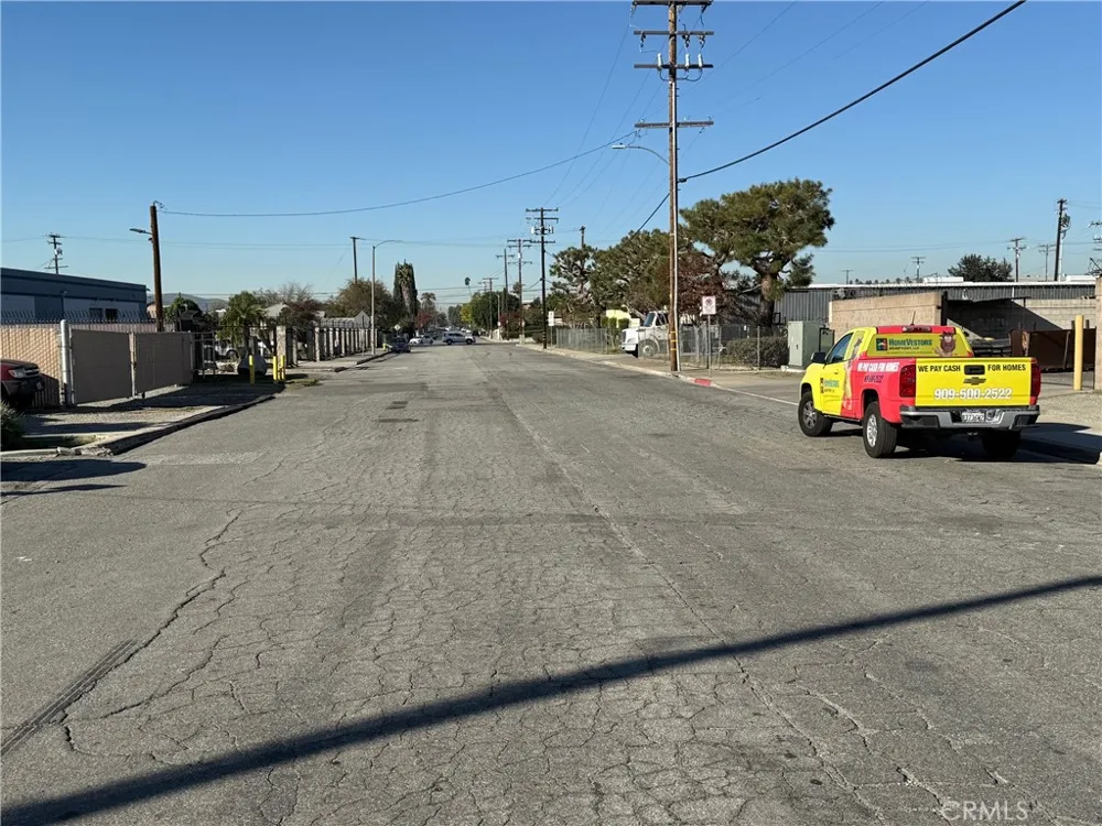 1284 E 3rd Pomona, CA 91766
