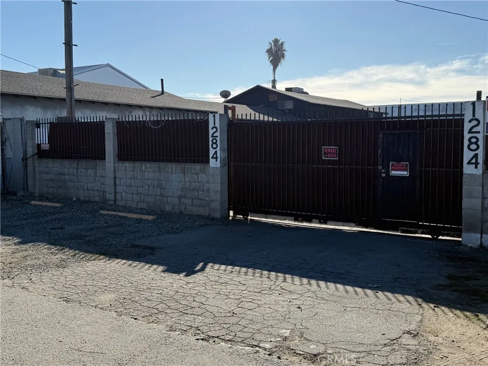 1284 E 3rd Pomona, CA 91766