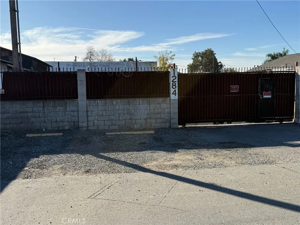 1284 E 3rd Pomona, CA 91766