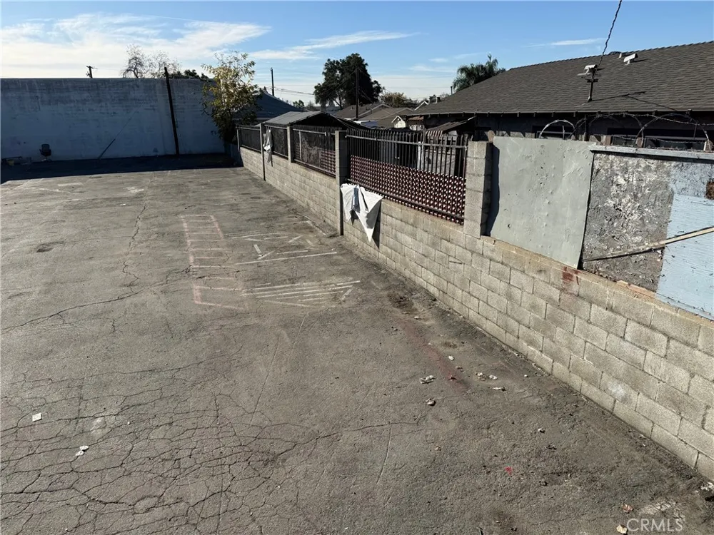 1284 E 3rd Pomona, CA 91766