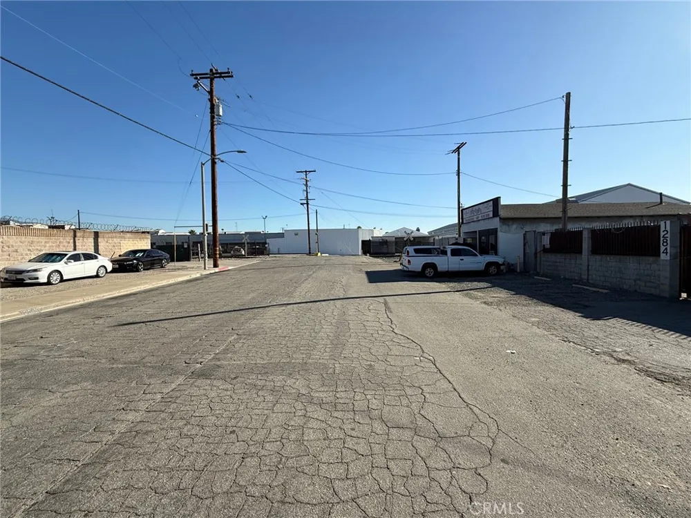 1284 E 3rd Pomona, CA 91766