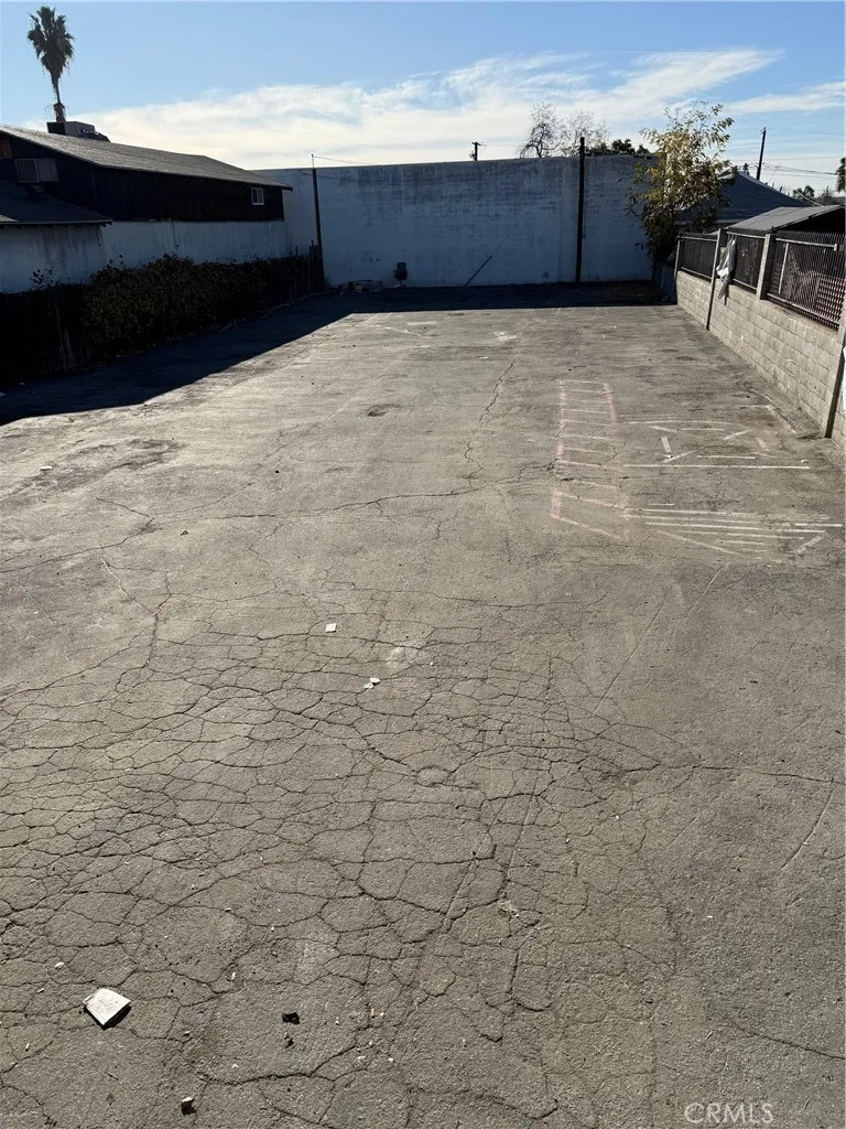 1284 E 3rd Pomona, CA 91766