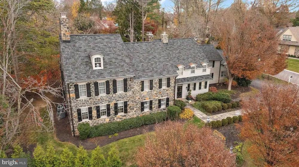 302 STONE BROOK DRIVE Wilmington, DE 19807