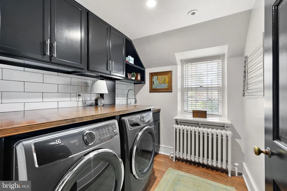 302 STONE BROOK DRIVE Wilmington, DE 19807