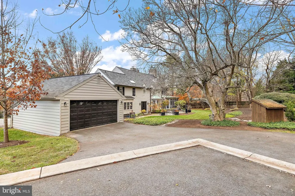 302 STONE BROOK DRIVE Wilmington, DE 19807