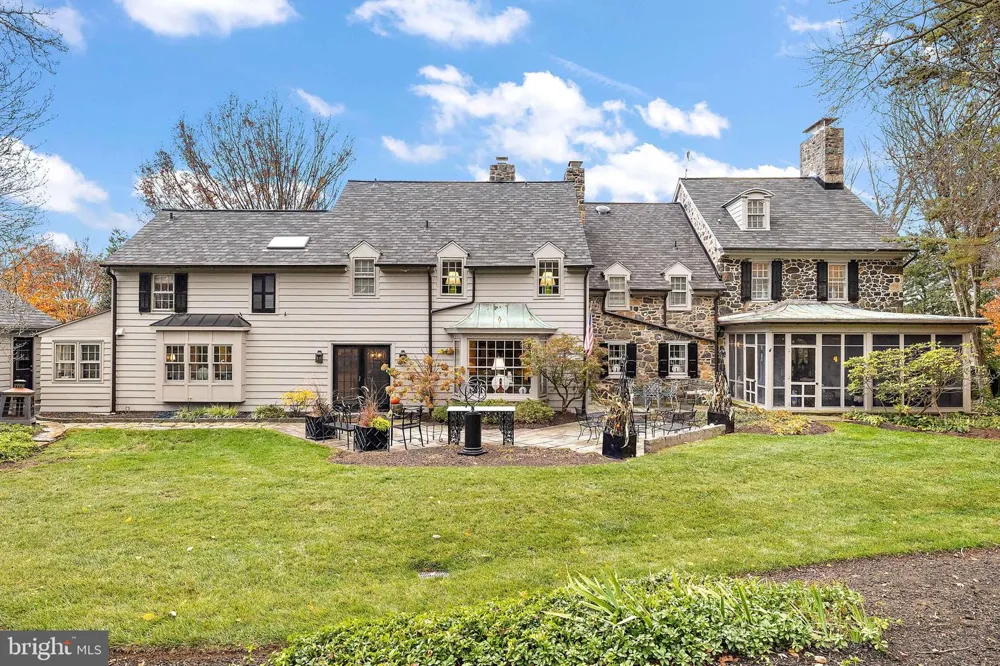 302 STONE BROOK DRIVE Wilmington, DE 19807
