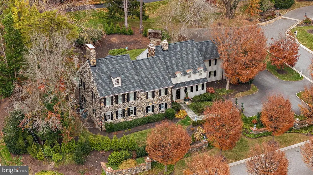 302 STONE BROOK DRIVE Wilmington, DE 19807