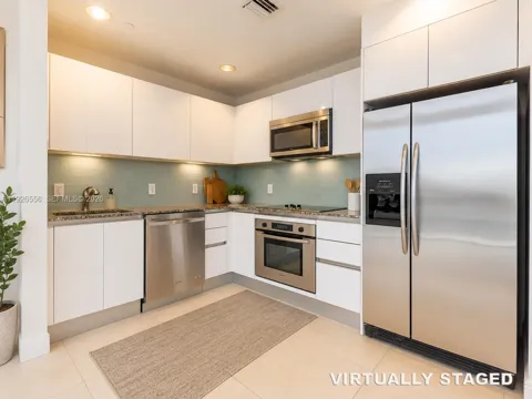 1050 Brickell Ave #606