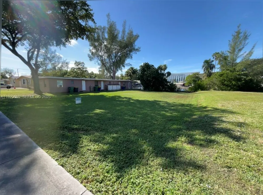 157 NW 14th Way Dania Beach, FL 33004