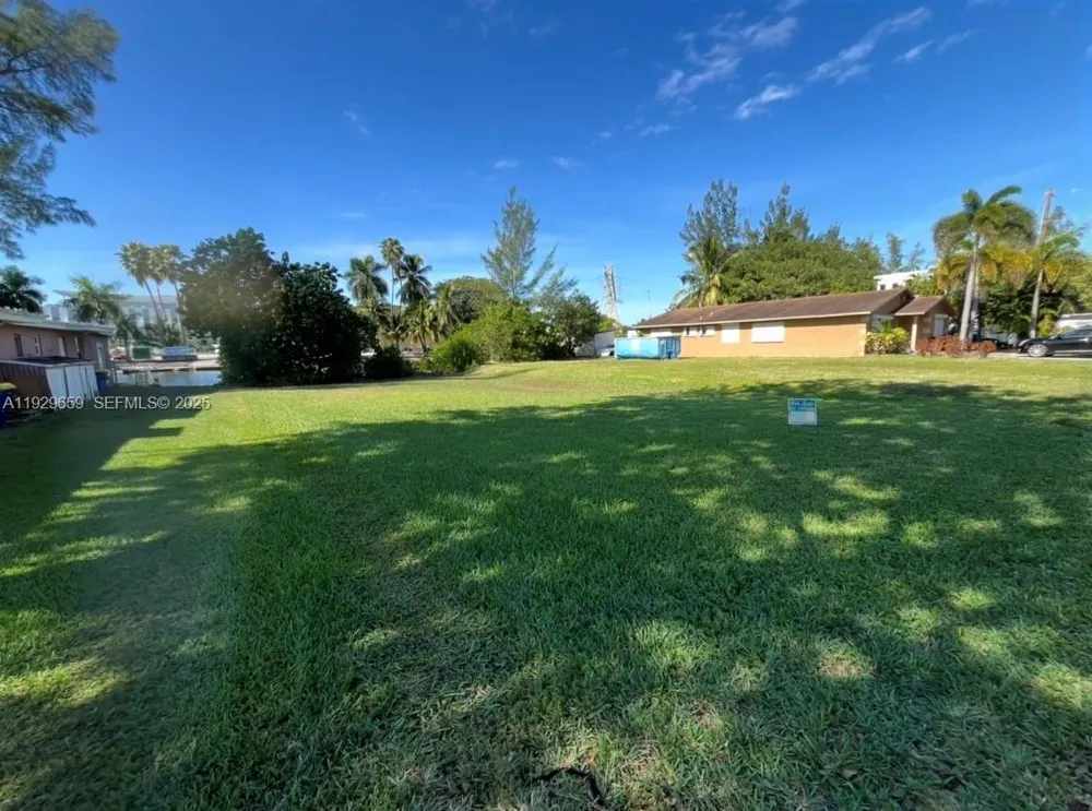 157 NW 14th Way Dania Beach, FL 33004