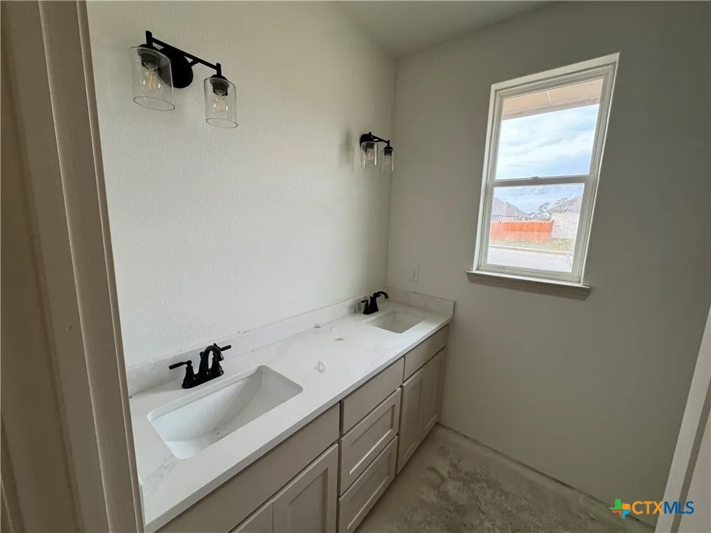1301 Rylee Lane Salado, TX 76571