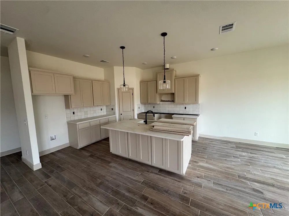 1301 Rylee Lane Salado, TX 76571