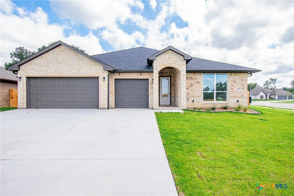 1301 Rylee Lane Salado, TX 76571
