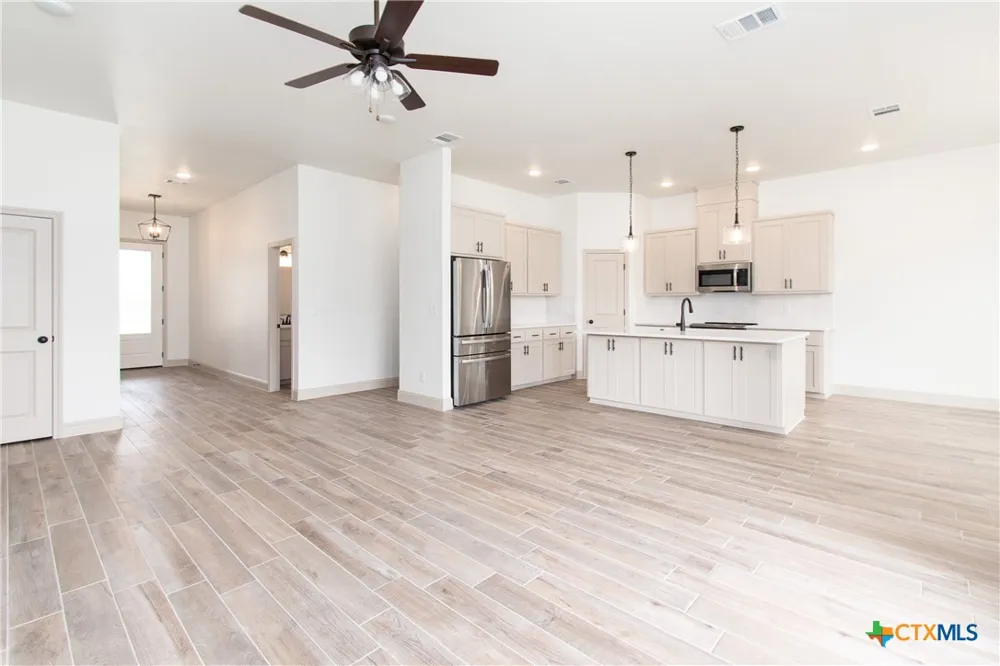 1301 Rylee Lane Salado, TX 76571