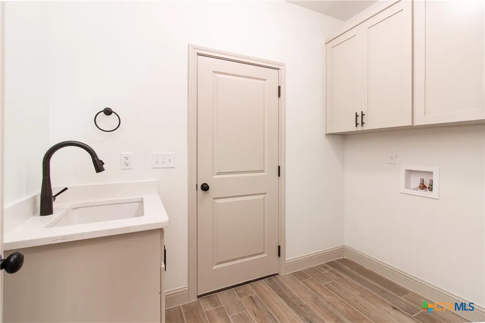 1301 Rylee Lane Salado, TX 76571