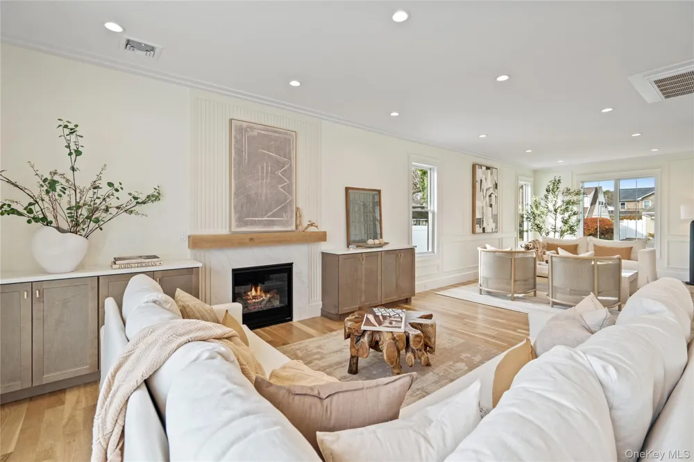 908 Maple Lane East Meadow, NY 11554