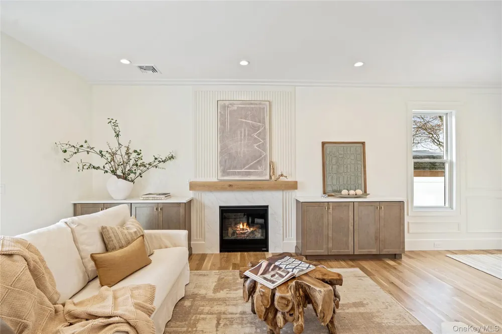908 Maple Lane East Meadow, NY 11554