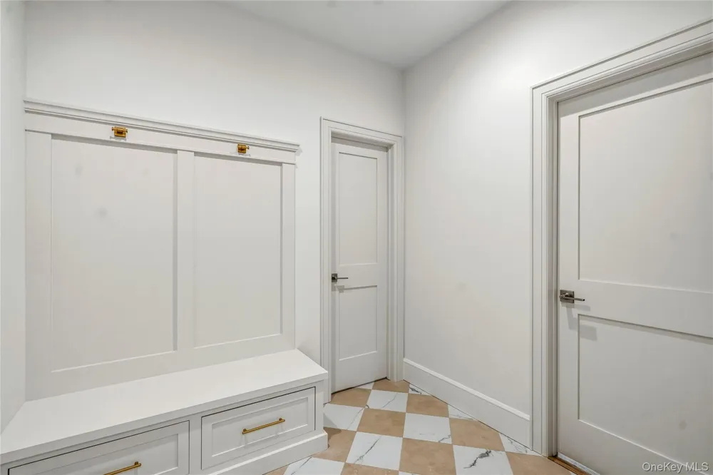 908 Maple Lane East Meadow, NY 11554