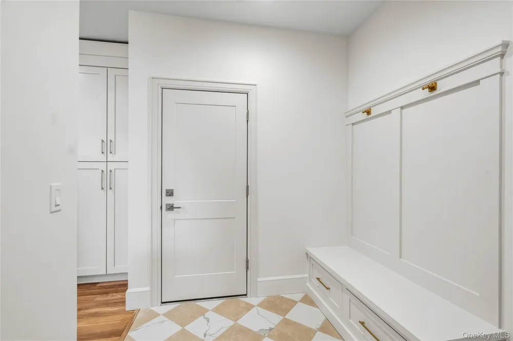 908 Maple Lane East Meadow, NY 11554