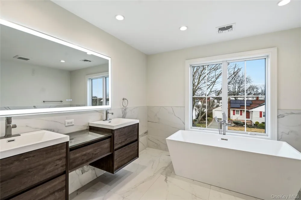 908 Maple Lane East Meadow, NY 11554