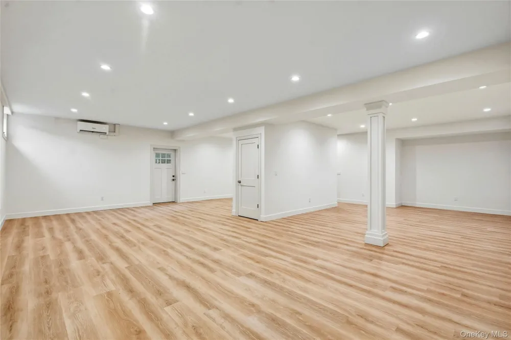 908 Maple Lane East Meadow, NY 11554