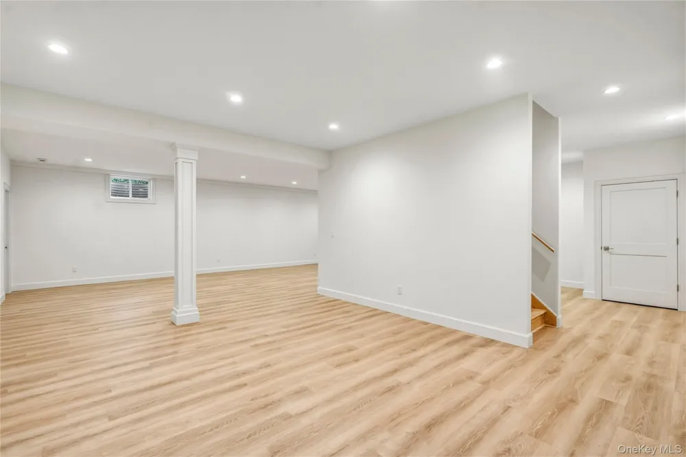 908 Maple Lane East Meadow, NY 11554