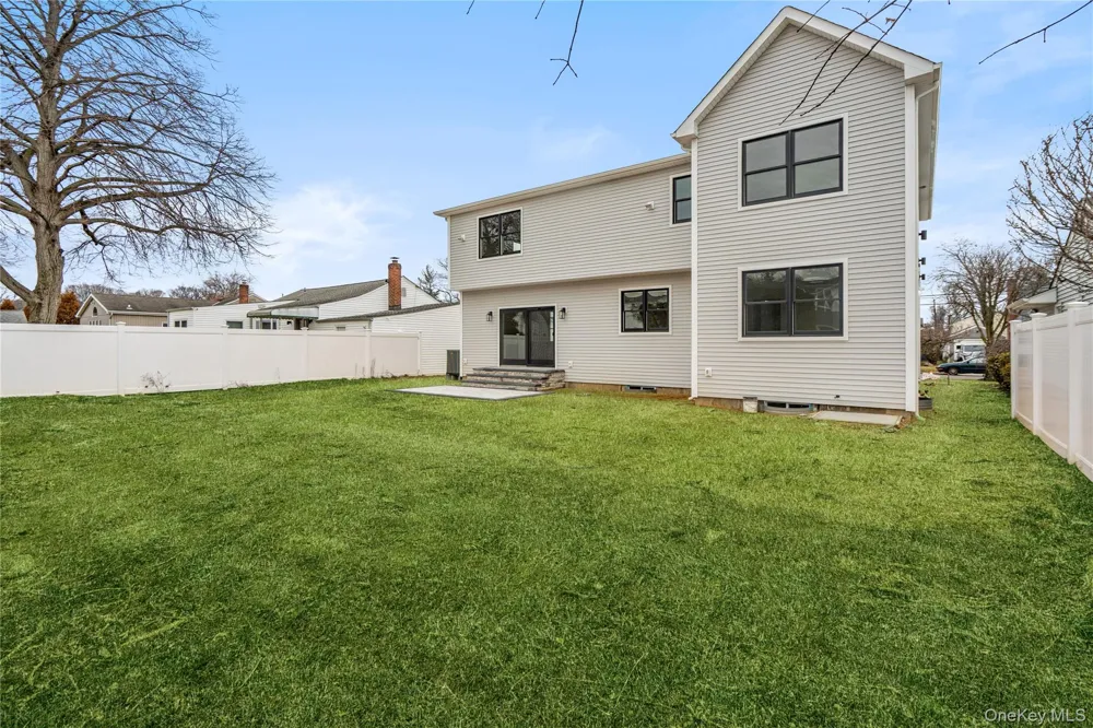 908 Maple Lane East Meadow, NY 11554