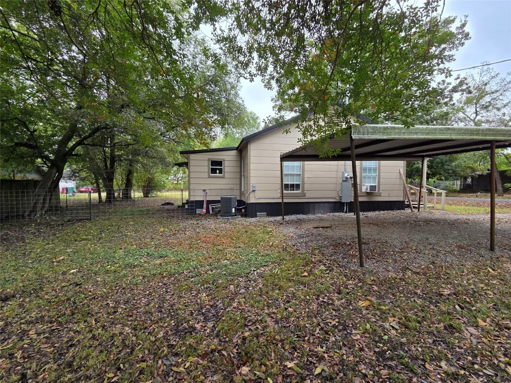240 S College Street Deport, TX 75435