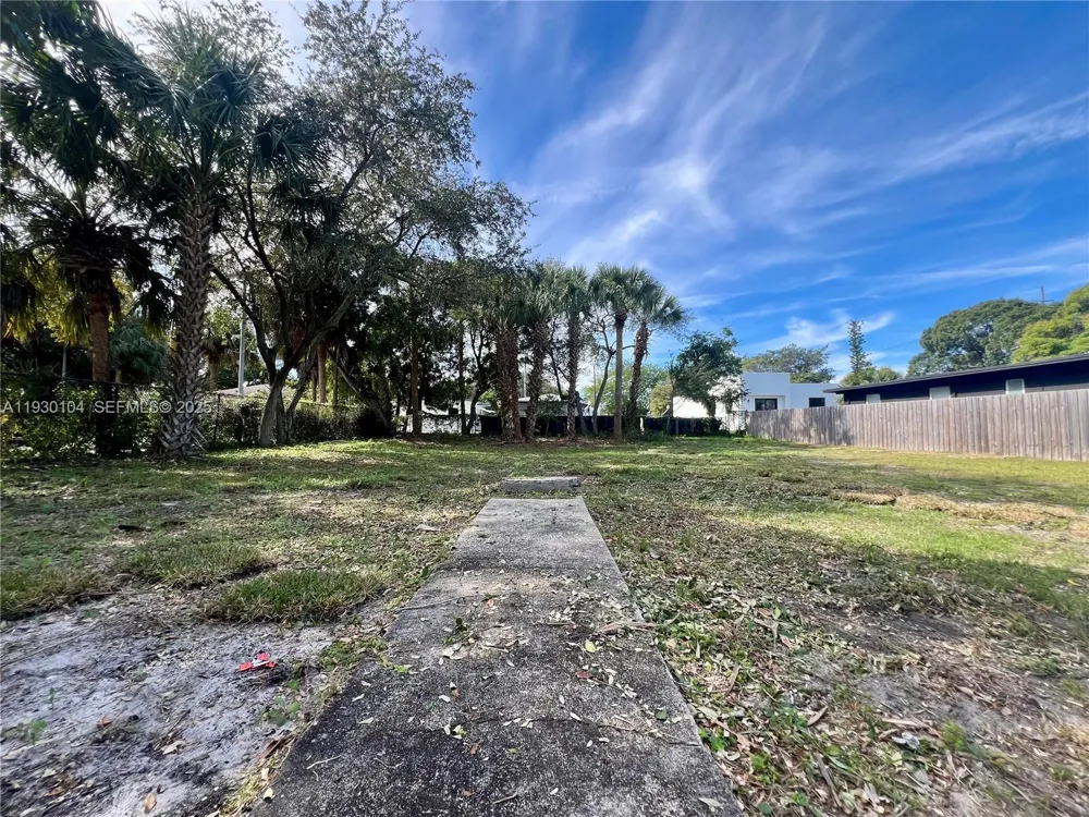633 NW 14th Ter Fort Lauderdale, FL 33311