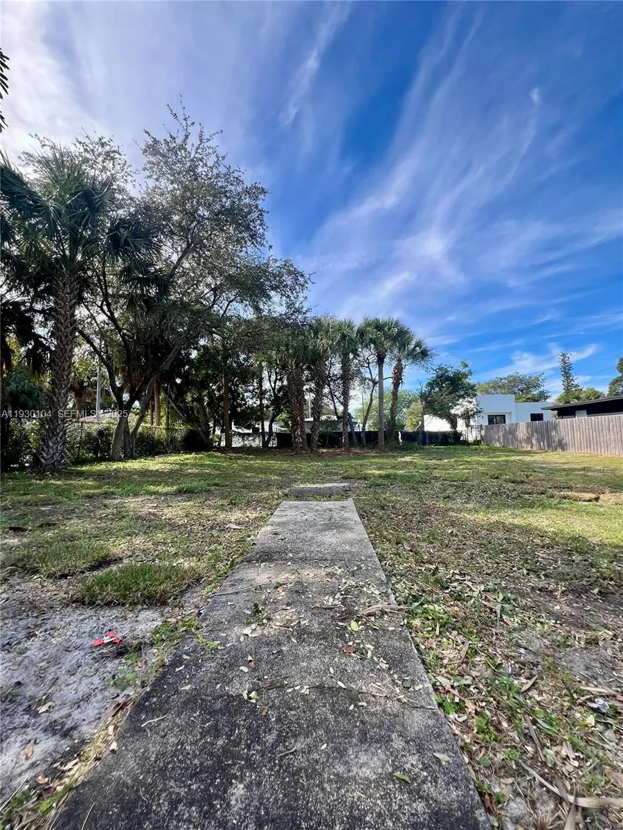 633 NW 14th Ter Fort Lauderdale, FL 33311