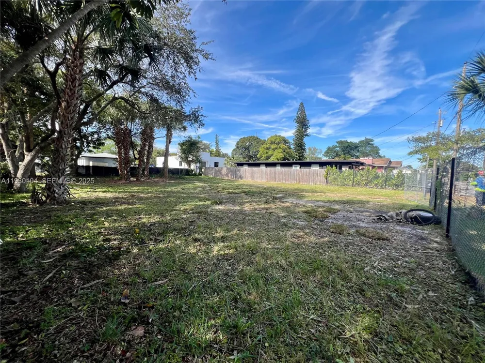 633 NW 14th Ter Fort Lauderdale, FL 33311
