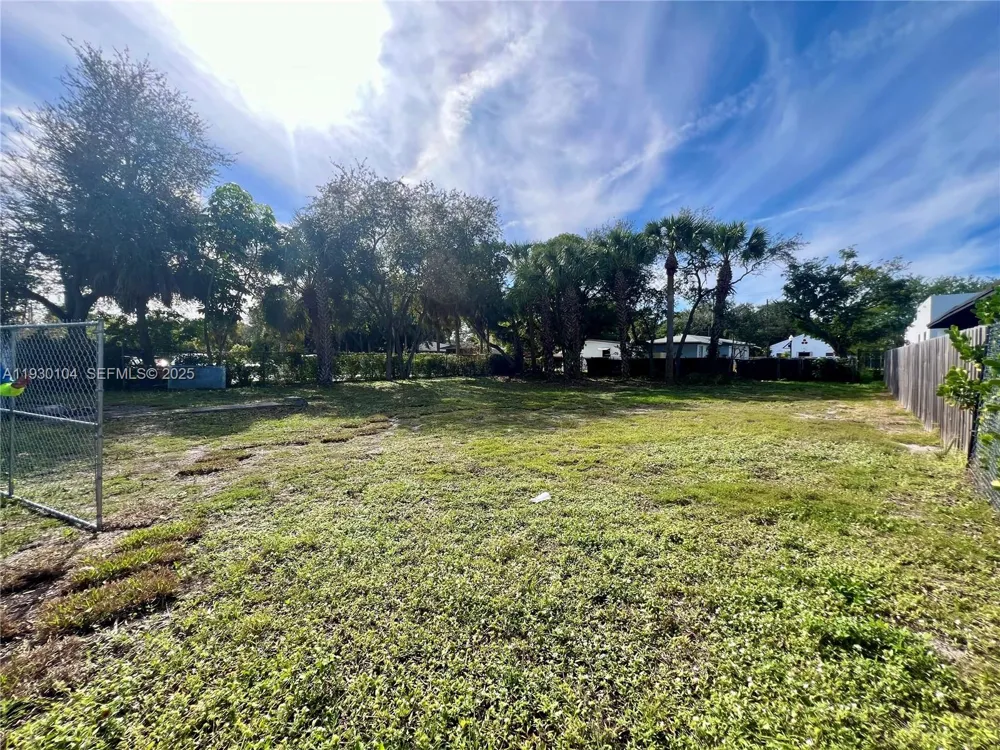 633 NW 14th Ter Fort Lauderdale, FL 33311