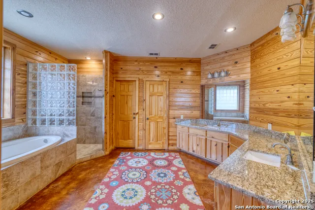 241 Mountain Laurel Concan, TX 78838
