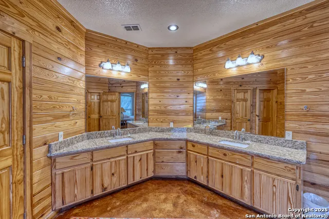 241 Mountain Laurel Concan, TX 78838