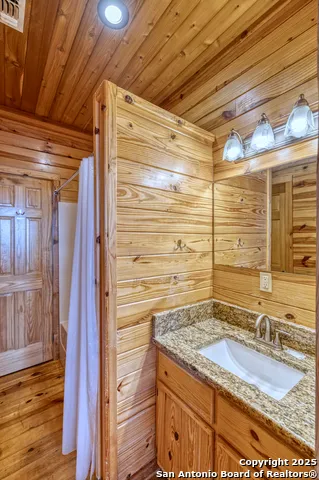 241 Mountain Laurel Concan, TX 78838