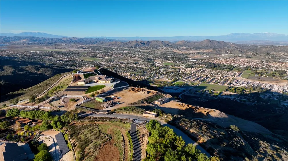 37553 Via Vista Grande Murrieta, CA 92562