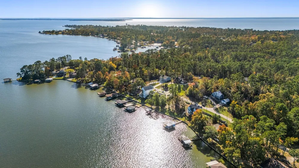 592 Lakefront Drive Onalaska, TX 77360