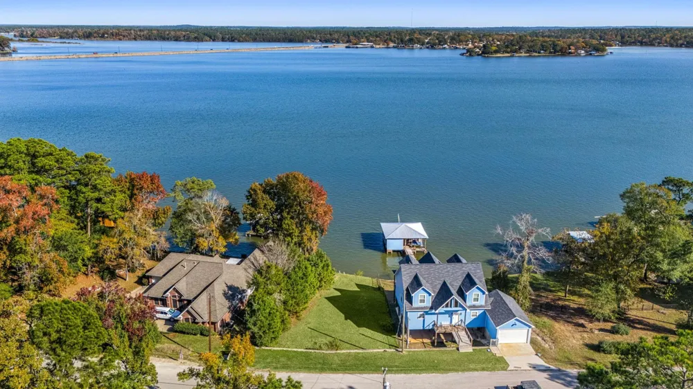 592 Lakefront Drive Onalaska, TX 77360