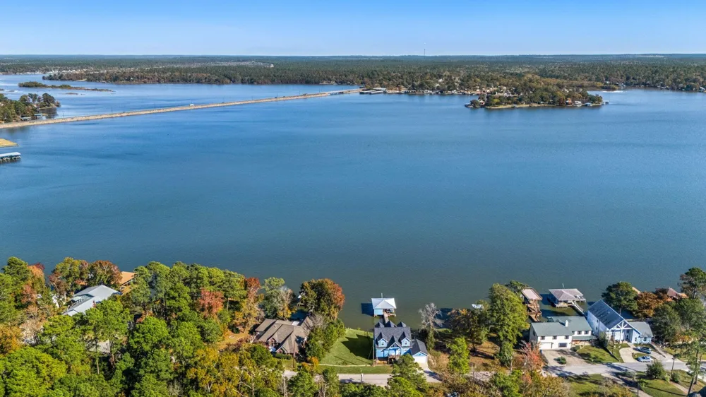 592 Lakefront Drive Onalaska, TX 77360