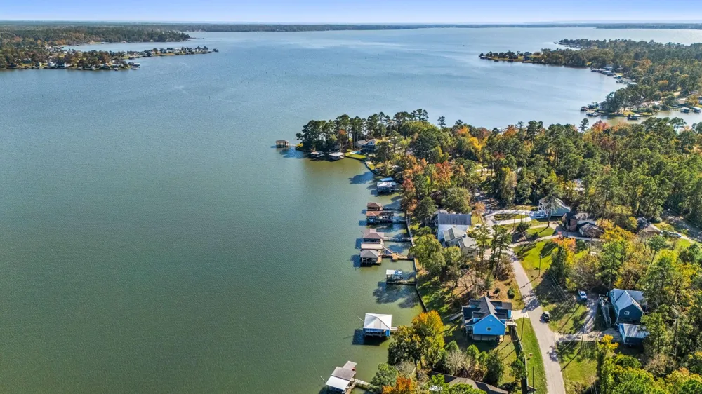 592 Lakefront Drive Onalaska, TX 77360