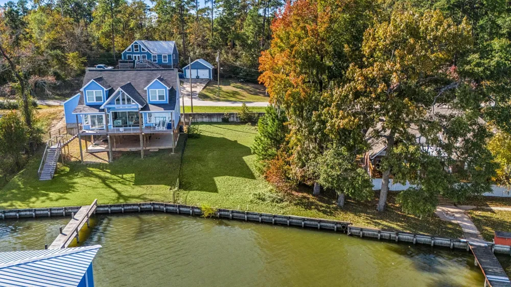 592 Lakefront Drive Onalaska, TX 77360
